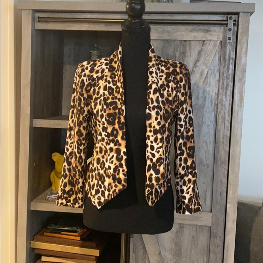 Bebe Leopard shawl collar jacket 🤎